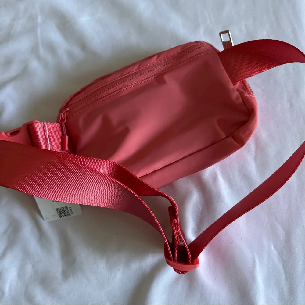 ๐๐ Lululemon OG Everywhere Belt Bag - Raspberry Cream Pink Pastel - Picture 4 of 9